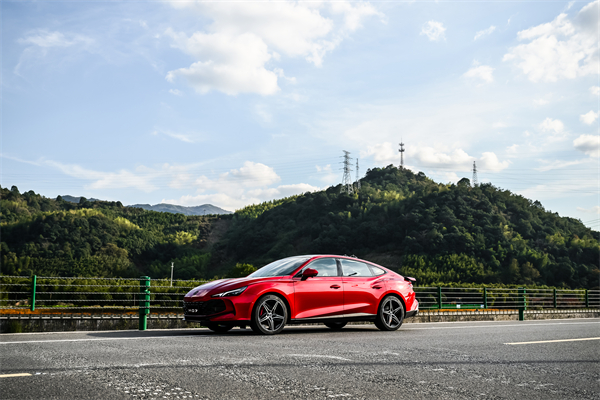 B级运动轿车新标杆来了，MG7 2025款智能登场，限时一口价11.29万元起